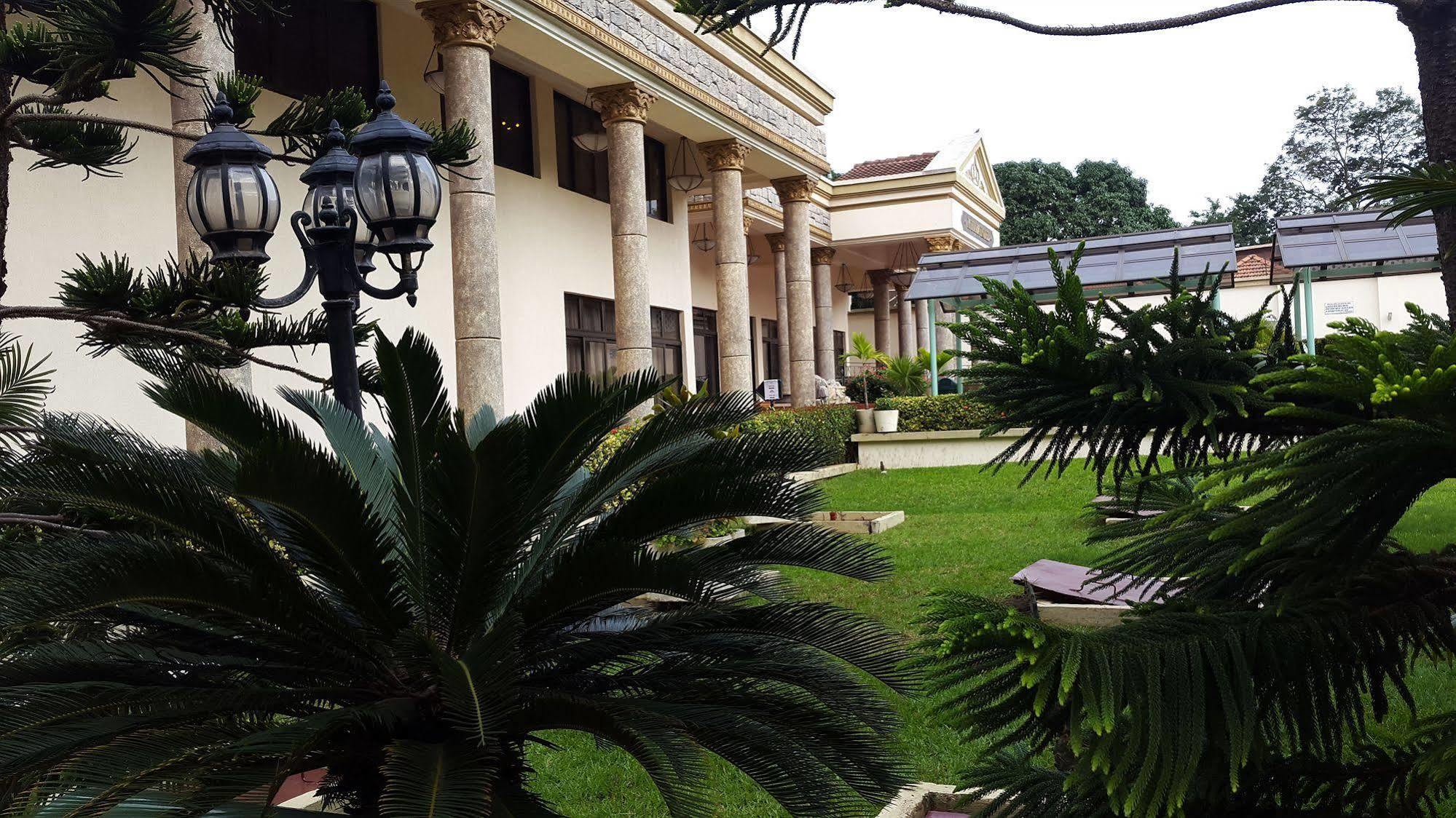 M Plaza Hotel Akra Zewnętrze zdjęcie