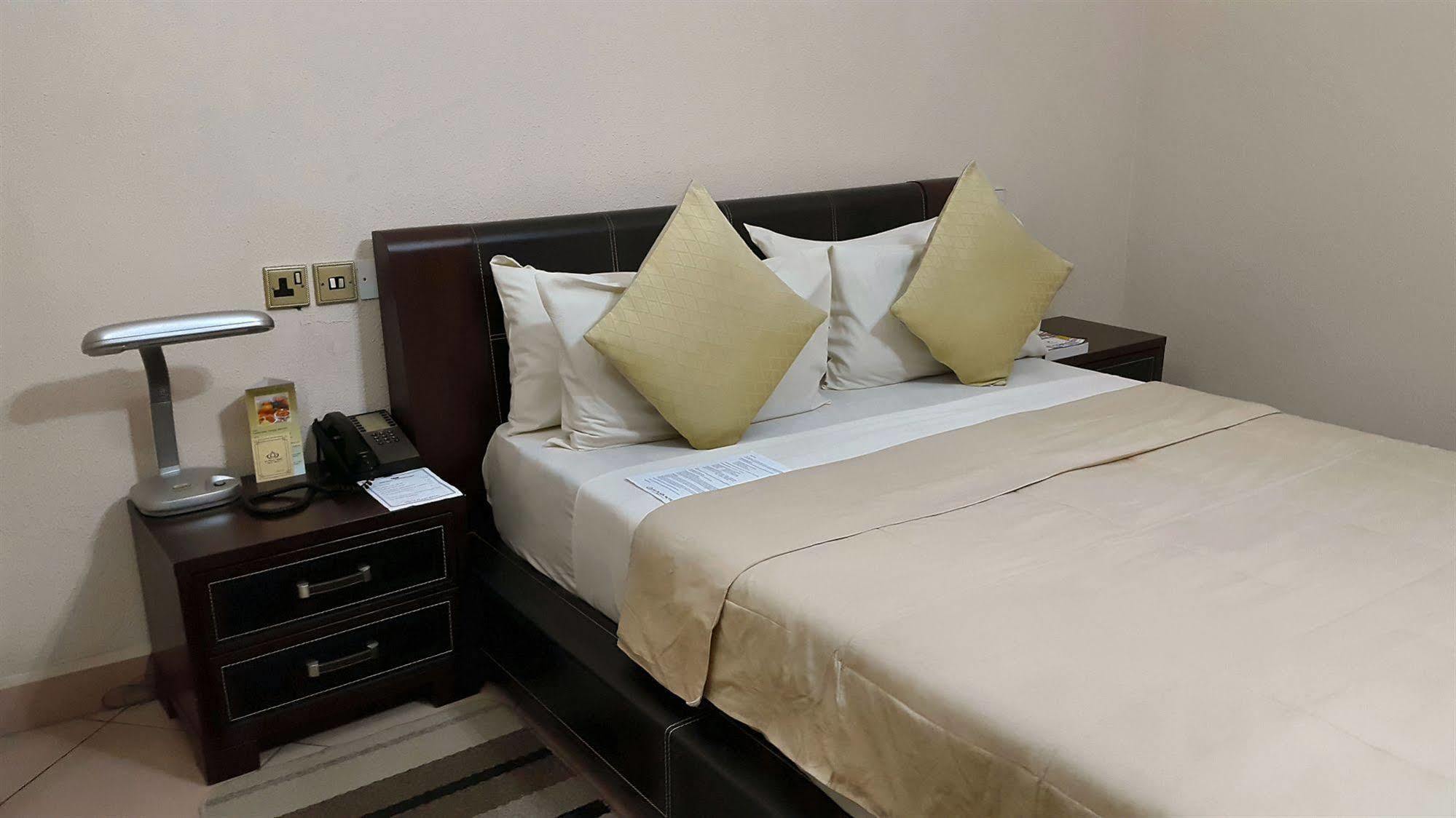 M Plaza Hotel Akra Zewnętrze zdjęcie