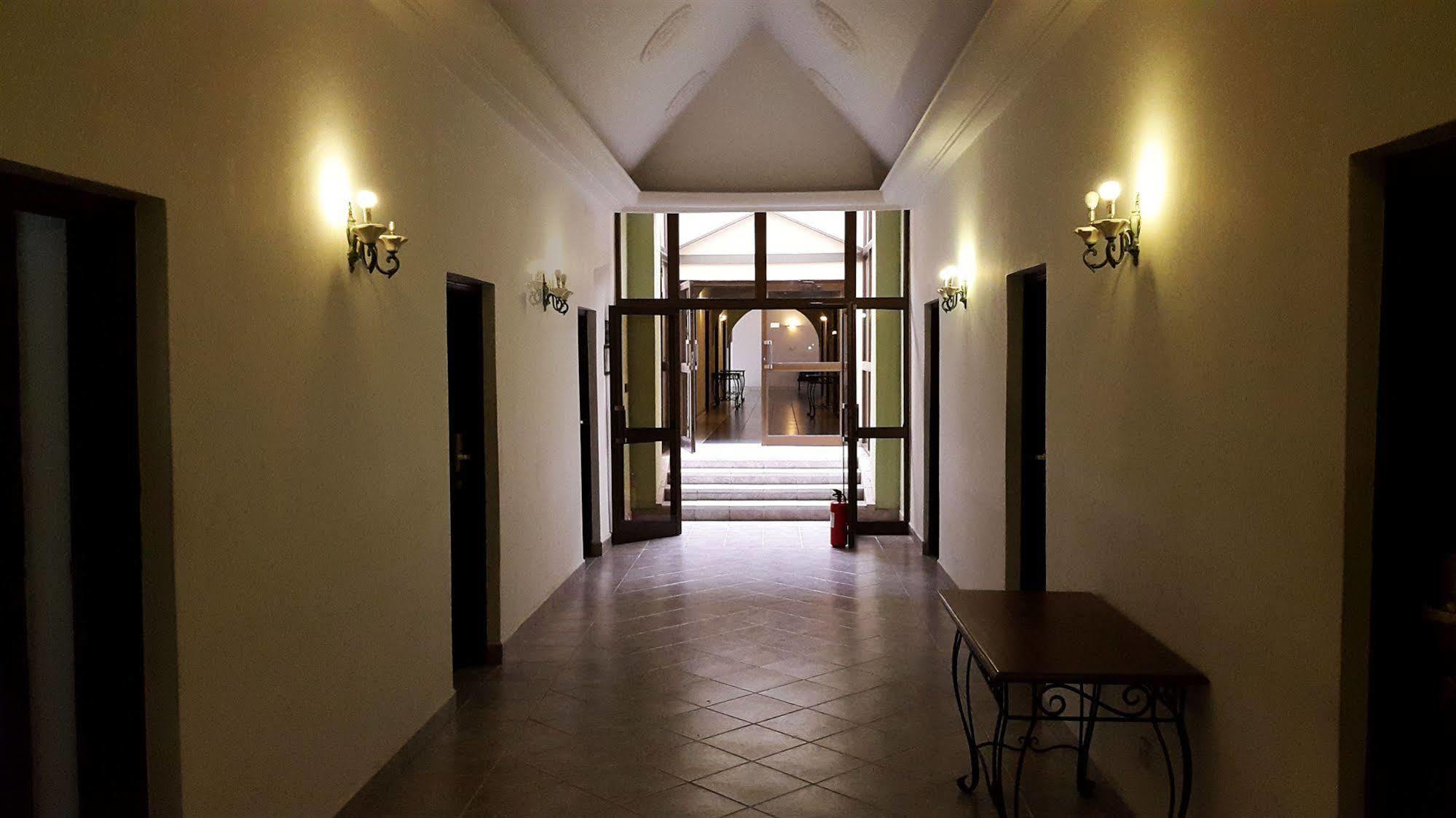 M Plaza Hotel Akra Zewnętrze zdjęcie